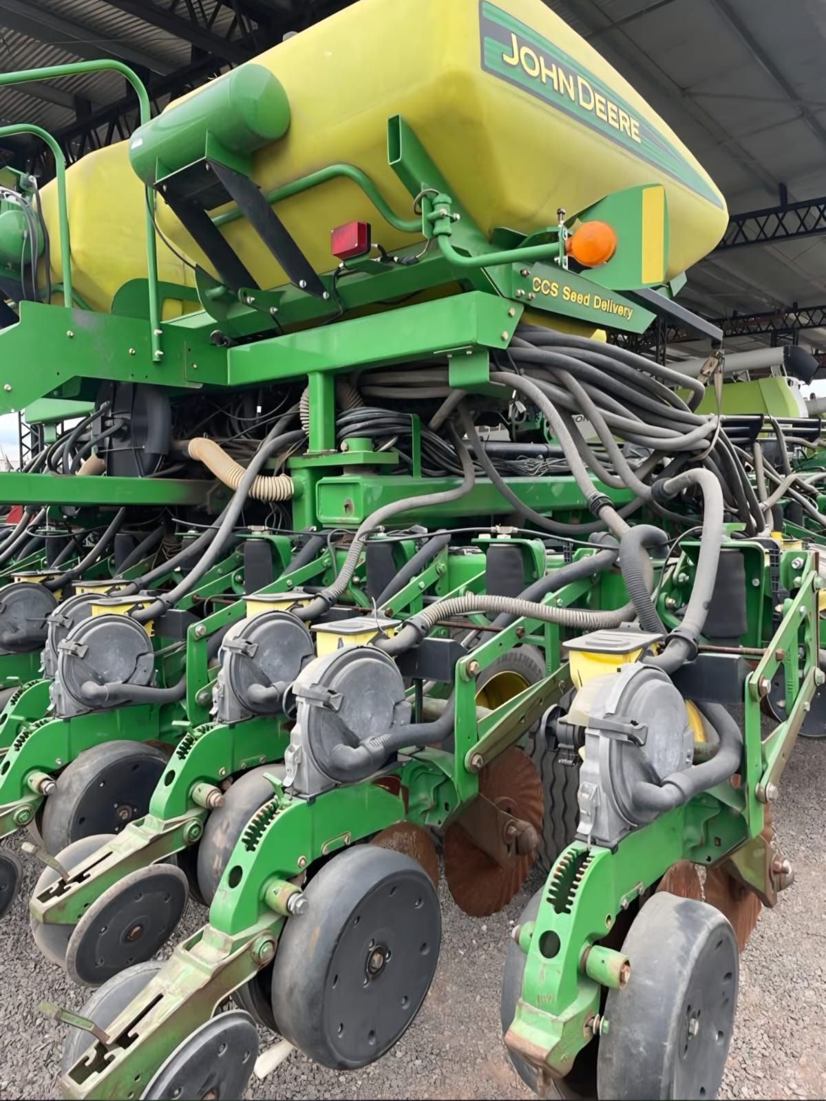 VARIOS JOHN DEERE DB66