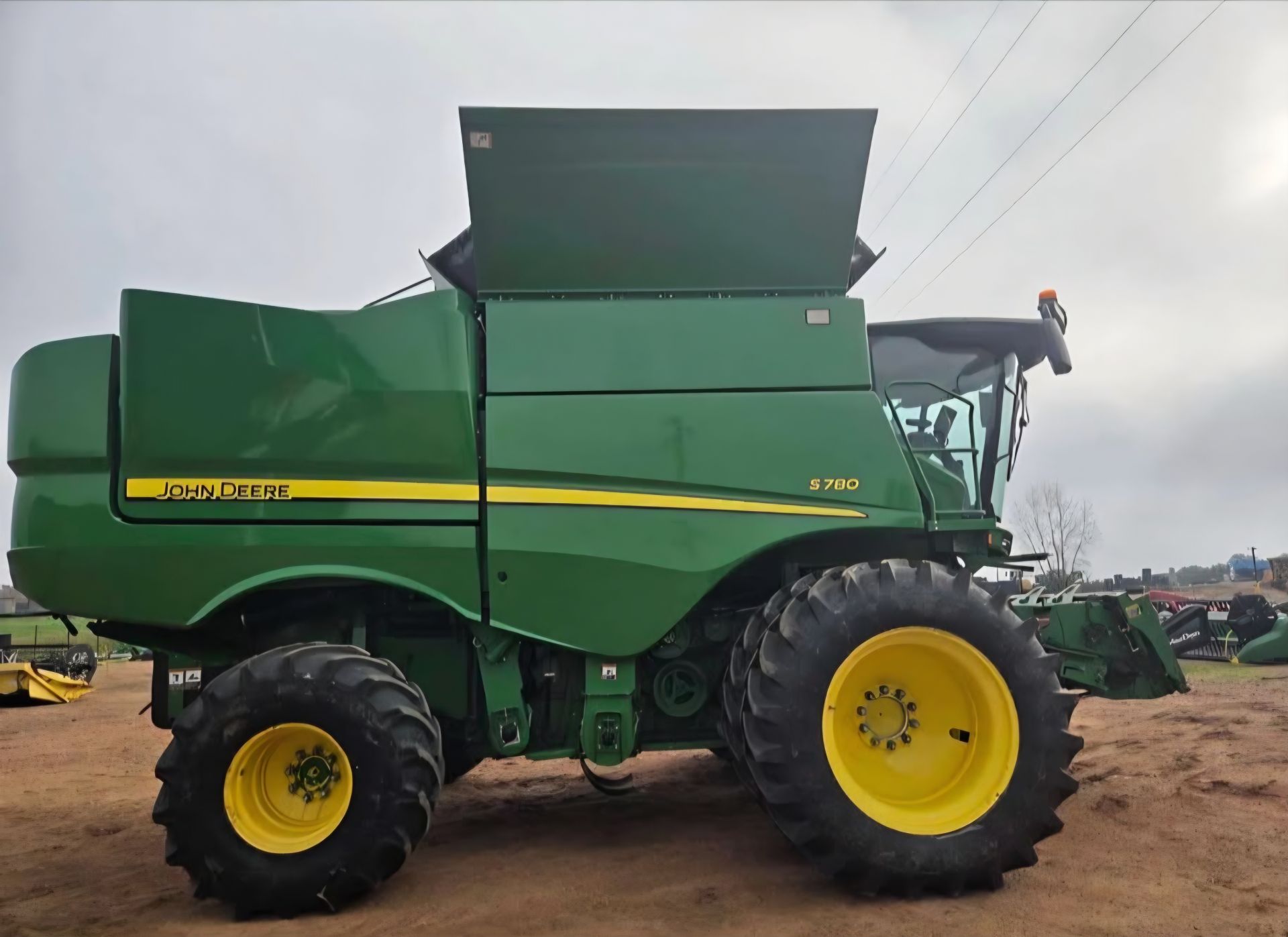 JOHN DEERE S780