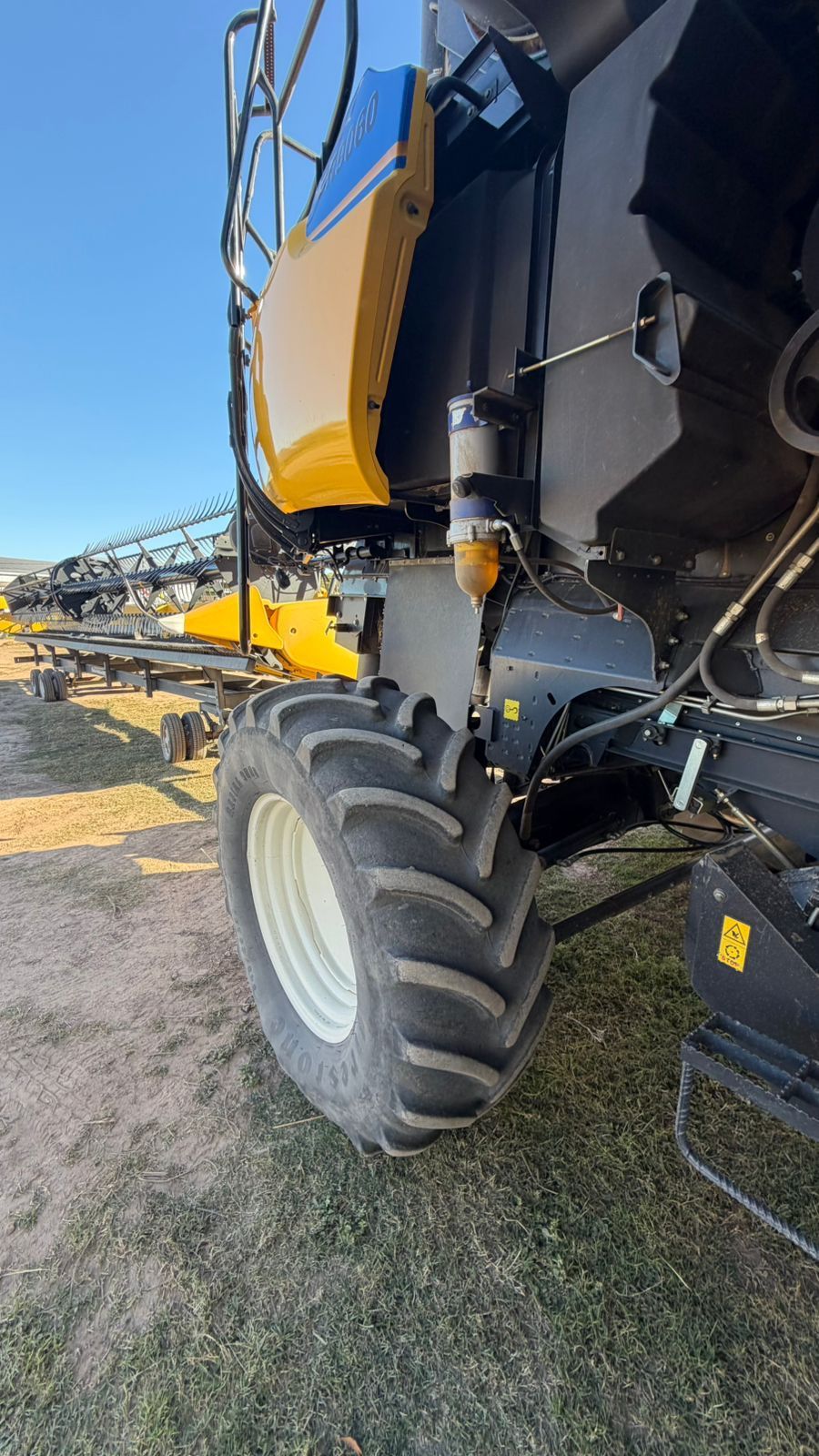 VARIOS NEW HOLLAND CR9060