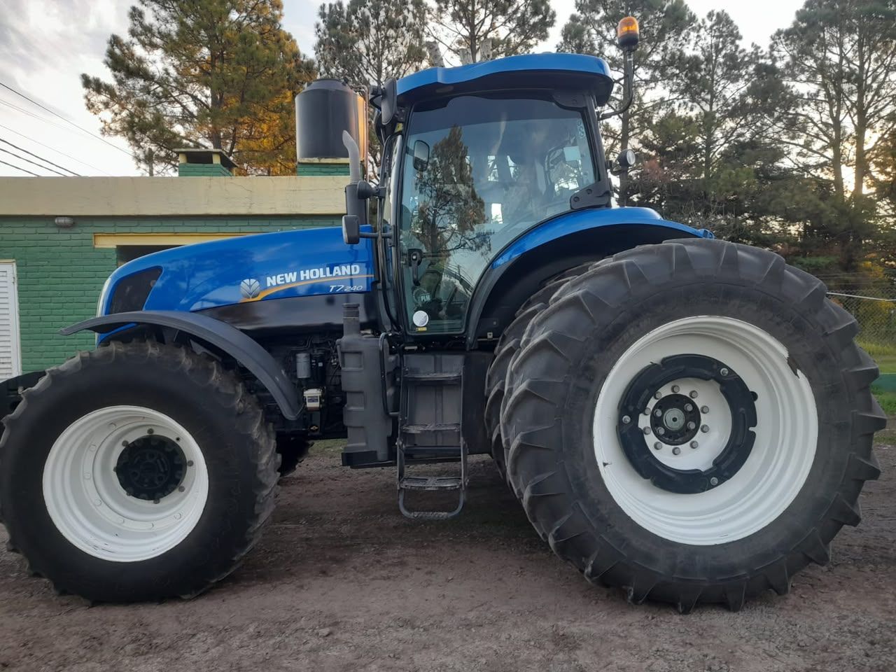 VARIOS NEW HOLLAND T7.240